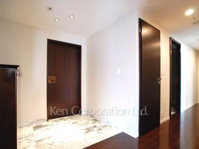Entrance ※Photo of the same layout on 13 floor. Decoration and fixture may differ.