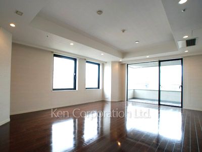 Living-Dining ※Photo of the same layout on 13 floor. Decoration and fixture may differ.