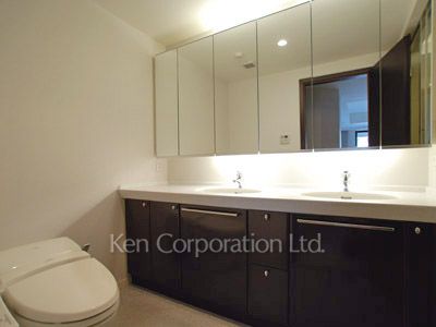 Powder Room ※Photo of the same layout on 13 floor. Decoration and fixture may differ.