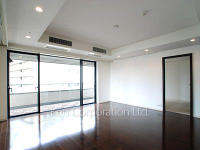 Living-Dining ※Photo of the same layout on 16 floor. Decoration and fixture may differ.
