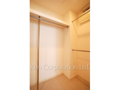 Closet ※Photo of the same layout on 16 floor. Decoration and fixture may differ.