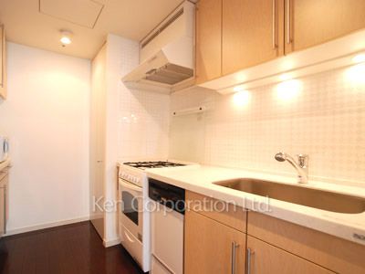 Kitchen ※Photo of the same layout on 16 floor. Decoration and fixture may differ.