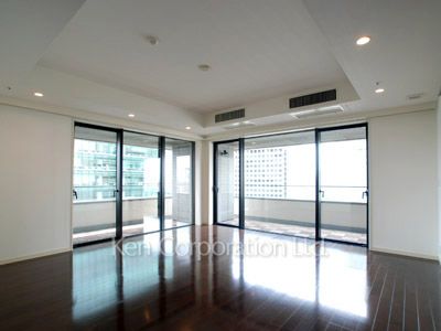 Living-Dining ※Photo of the same layout on 16 floor. Decoration and fixture may differ.