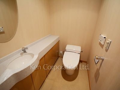 Lavatory ※Photo of the same layout on 23 floor. Decoration and fixture may differ.