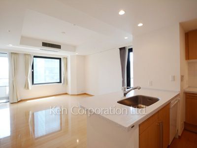 Living-Dining ※Photo of the same layout on 23 floor. Decoration and fixture may differ.