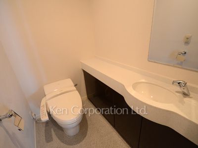 Lavatory ※Photo of the same layout on 7 floor. Decoration and fixture may differ.