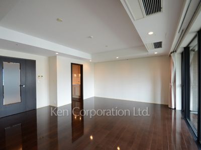 Living-Dining ※Photo of the same layout on 7 floor. Decoration and fixture may differ.