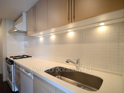 Kitchen ※Photo of the same layout on 7 floor. Decoration and fixture may differ.