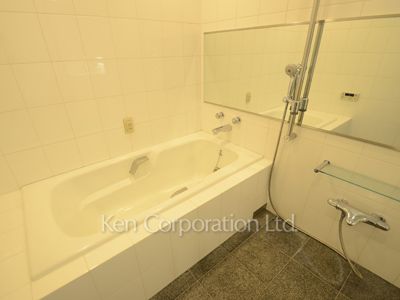 Bath ※Photo of the same layout on 7 floor. Decoration and fixture may differ.