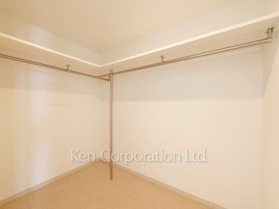 Lavatory ※Photo of the same layout on 3 floor. Decoration and fixture may differ.