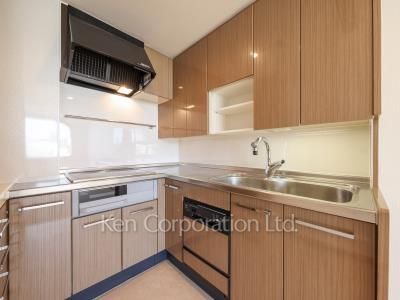 Kitchen ※Photo of the same layout on 3 floor. Decoration and fixture may differ.
