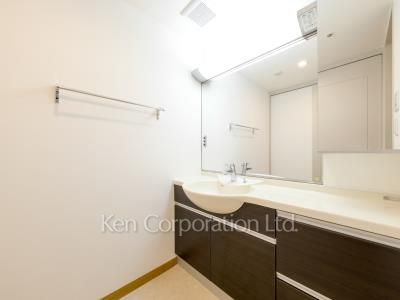 Powder Room ※Photo of the same layout on 3 floor. Decoration and fixture may differ.