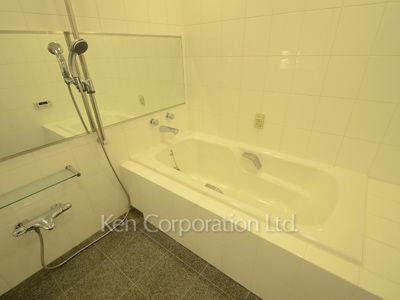Bath ※Photo of the same layout on 21 floor. Decoration and fixture may differ.