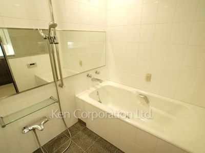 Bath ※Photo of the same layout on 17 floor. Decoration and fixture may differ.