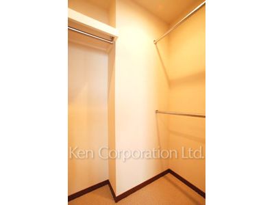 Closet ※Photo of the same layout on 17 floor. Decoration and fixture may differ.