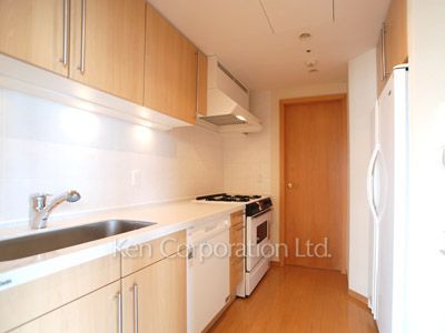 Kitchen ※Photo of the same layout on 21 floor. Decoration and fixture may differ.