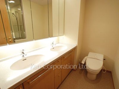 Powder Room ※Photo of the same layout on 21 floor. Decoration and fixture may differ.