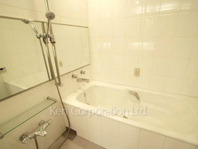 Bath ※Photo of the same layout on 21 floor. Decoration and fixture may differ.