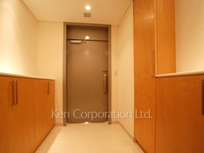 Entrance ※Photo of the same layout on 19 floor. Decoration and fixture may differ.