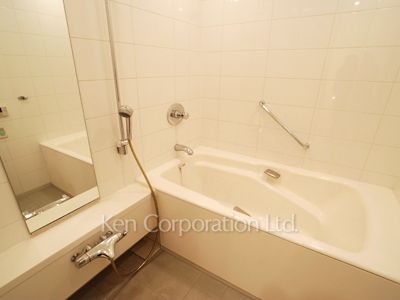 Bath ※Photo of the same layout on 19 floor. Decoration and fixture may differ.