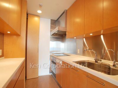 Kitchen ※Photo of the same layout on 20 floor. Decoration and fixture may differ.