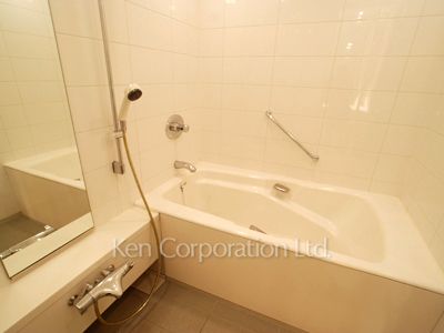 Bath ※Photo of the same layout on 20 floor. Decoration and fixture may differ.