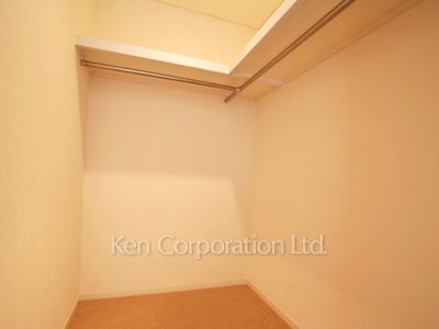 Walk-In Closet ※Photo of the same layout on 20 floor. Decoration and fixture may differ.