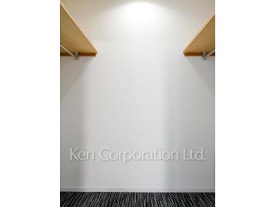 Walk-In Closet ※Photo of the same layout on 15 floor. Decoration and fixture may differ.
