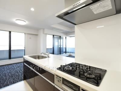 Kitchen ※Photo of the same layout on 15 floor. Decoration and fixture may differ.