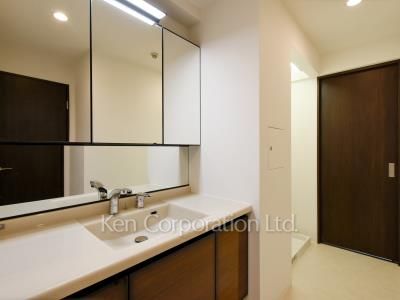 Powder Room ※Photo of the same layout on 15 floor. Decoration and fixture may differ.