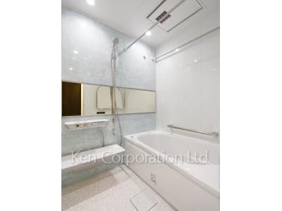 Bath ※Photo of the same layout on 15 floor. Decoration and fixture may differ.