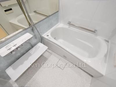 Bath ※Photo of the same layout on 15 floor. Decoration and fixture may differ.