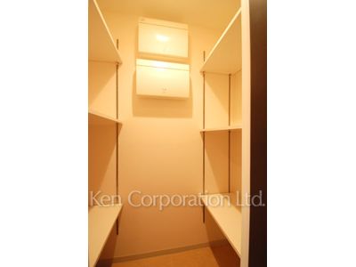 Closet ※Photo of the same layout on 12 floor. Decoration and fixture may differ.