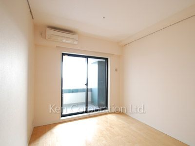 Bedroom ※Photo of the same layout on 12 floor. Decoration and fixture may differ.