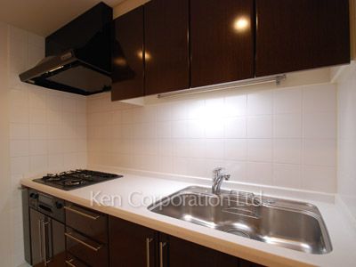Kitchen ※Photo of the same layout on 12 floor. Decoration and fixture may differ.