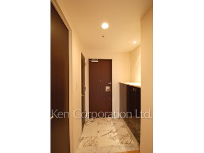 Entrance ※Photo of the same layout on 12 floor. Decoration and fixture may differ.