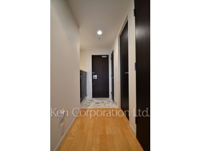 Entrance ※Photo of the same layout on 10 floor. Decoration and fixture may differ.