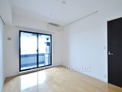 Bedroom ※Photo of the same layout on 10 floor. Decoration and fixture may differ.