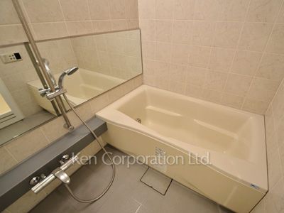 Bath ※Photo of the same layout on 10 floor. Decoration and fixture may differ.