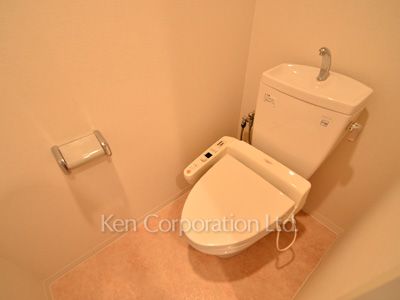 Lavatory ※Photo of the same layout on 10 floor. Decoration and fixture may differ.