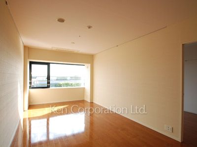 Living-Dining ※Photo of the same layout on 9 floor. Decoration and fixture may differ.