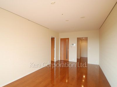 Living-Dining ※Photo of the same layout on 9 floor. Decoration and fixture may differ.