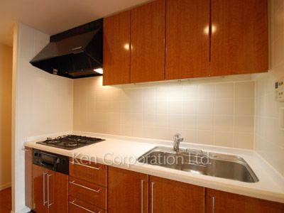 Kitchen ※Photo of the same layout on 9 floor. Decoration and fixture may differ.