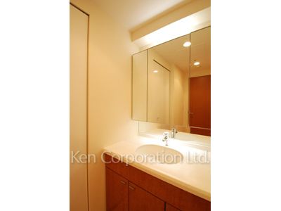 Powder Room ※Photo of the same layout on 9 floor. Decoration and fixture may differ.