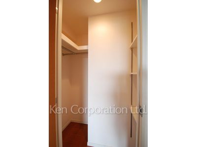 Walk-In Closet ※Photo of the same layout on 9 floor. Decoration and fixture may differ.