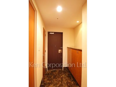 Entrance ※Photo of the same layout on 9 floor. Decoration and fixture may differ.