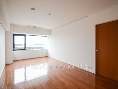 Living-Dining ※Photo of the same layout on 9 floor. Decoration and fixture may differ.