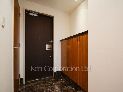 Entrance ※Photo of the same layout on 9 floor. Decoration and fixture may differ.