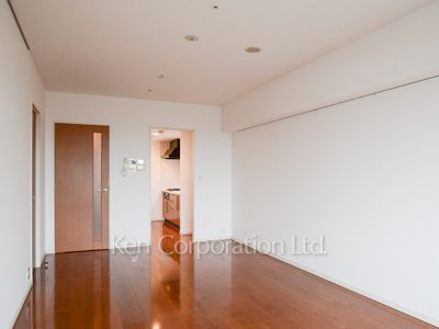 Living-Dining ※Photo of the same layout on 9 floor. Decoration and fixture may differ.
