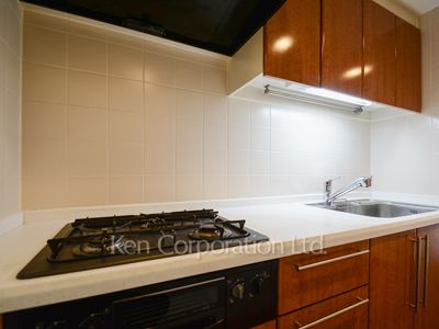 Kitchen ※Photo of the same layout on 9 floor. Decoration and fixture may differ.
